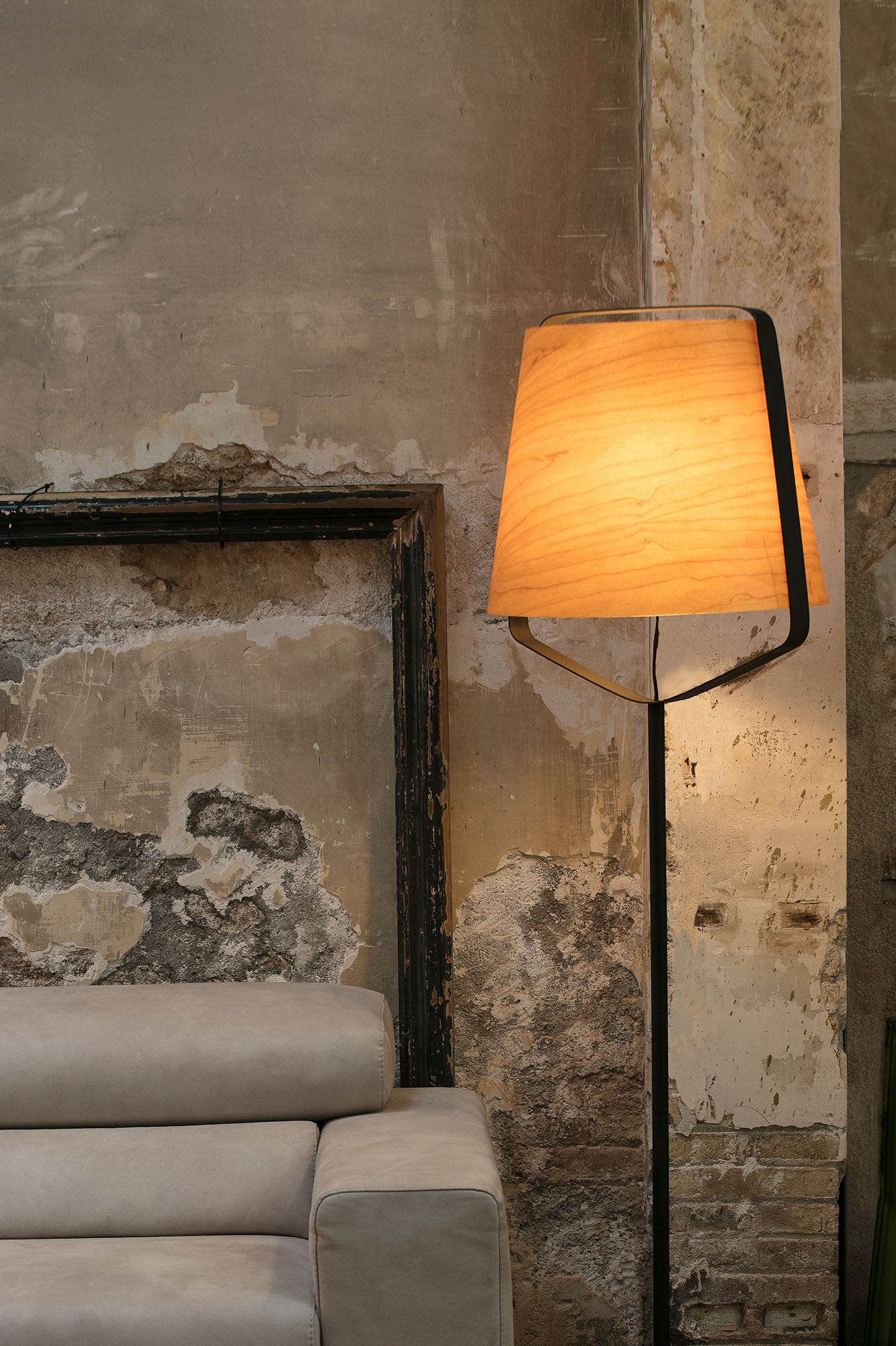 FARO_Barcelona - STOOD Black and wood floor lamp - 29847