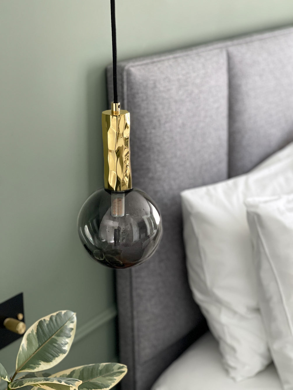 Alex Price - Kyoto pendant light brass with smoked glass - KYOTO-PL-BS-S