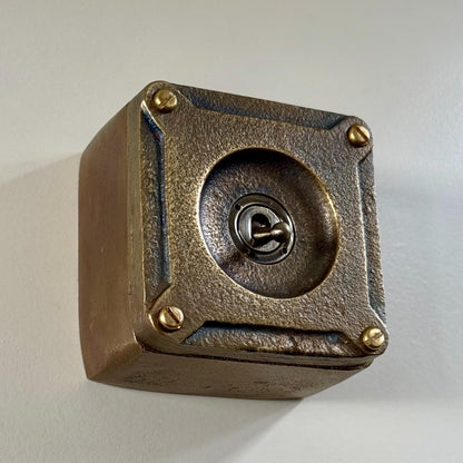 Single Gang Antique Brass Solid Cast Metal Surface Mounting Light Switch Industrial 2 Way