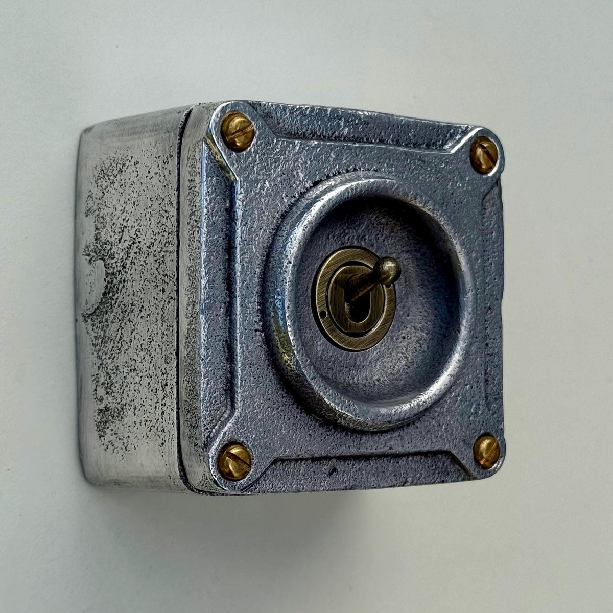 Single Gang Cast Aluminium Conduit Toggle Light Switch | 2 Way 10A
